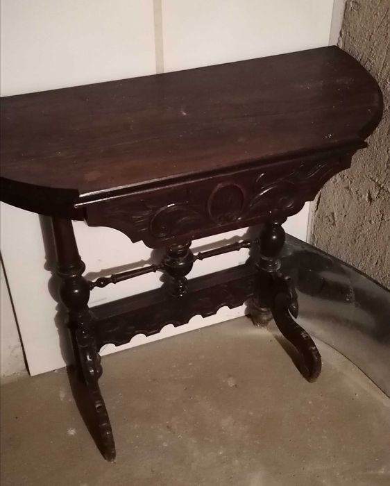 Продавам старинно писалище