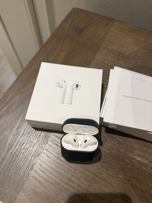 AirPods наушник