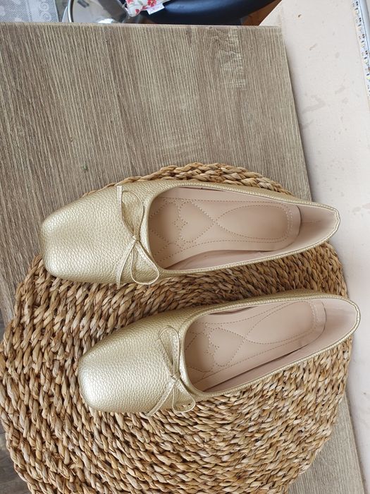 Златисти обувки 40 номер