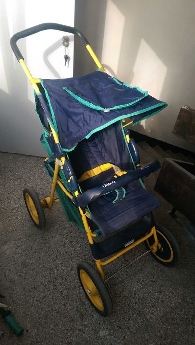 2 броя детски колички