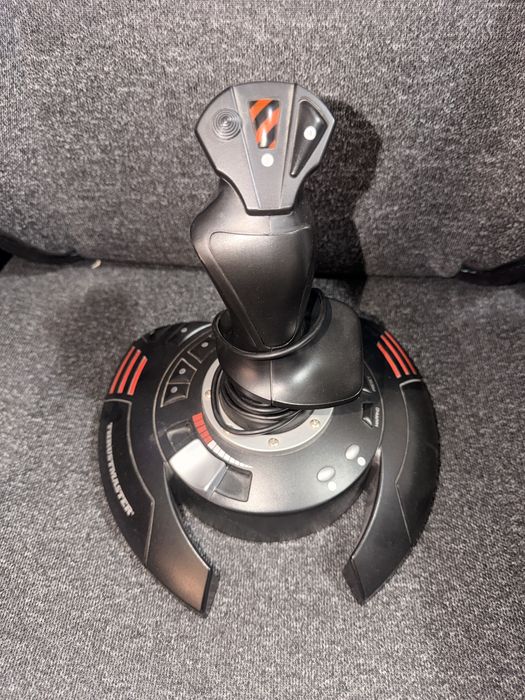 Joystick thrustmaster T.flight stick X