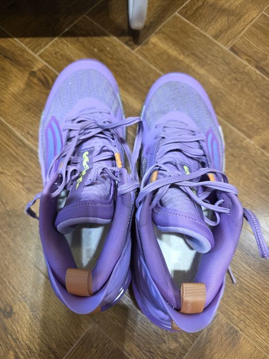 Срочно продам кроссовки.  Каждая пара по 100 000 сум