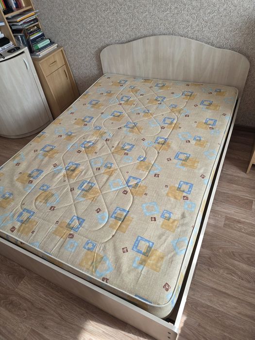 Продам кровать нестандартную в отличном состоянии