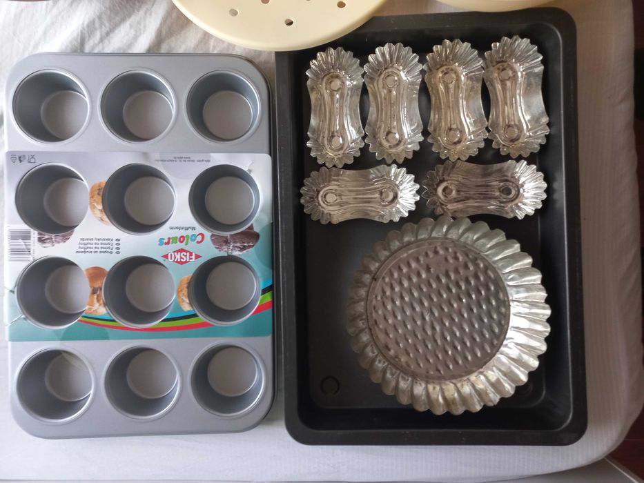 Форма за мъфини, тава и резци Hello Kitty за печива, кошнички, Пинята