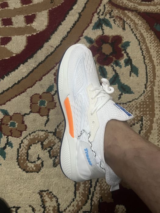 Кроссовки новые 40-41