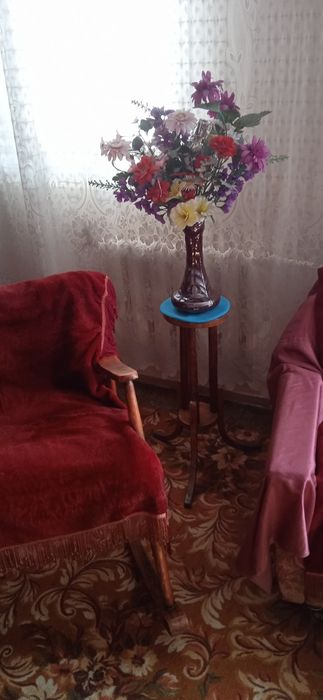 Стол полированный,Столик переносной, на колесиках,