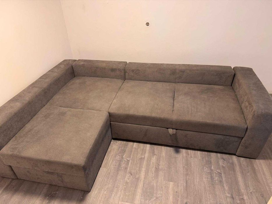 Vând colțar extensibil  cu spațiu de depozitare Laguna.