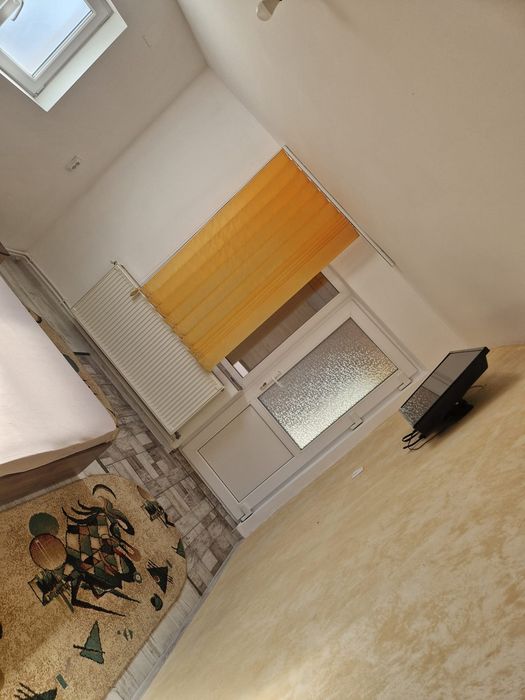 Închiriez 2 camere la casă