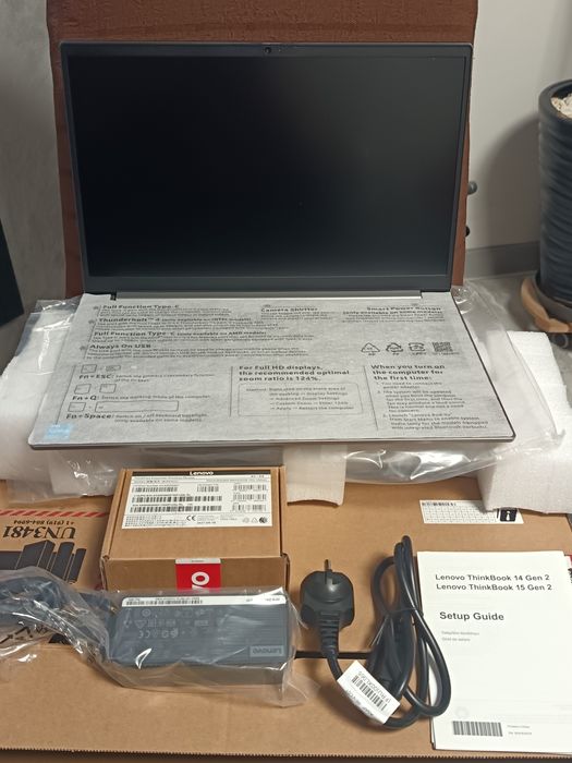 Vând laptop lenevo nou