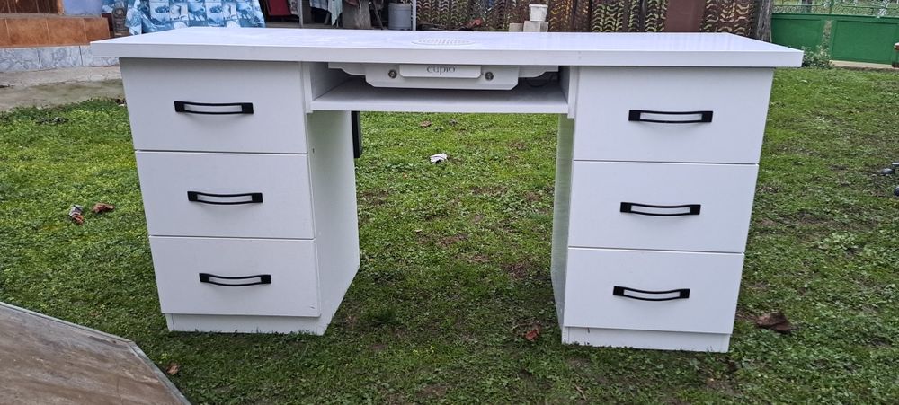 Vand birou cu aspirator cupio pentru manichiură