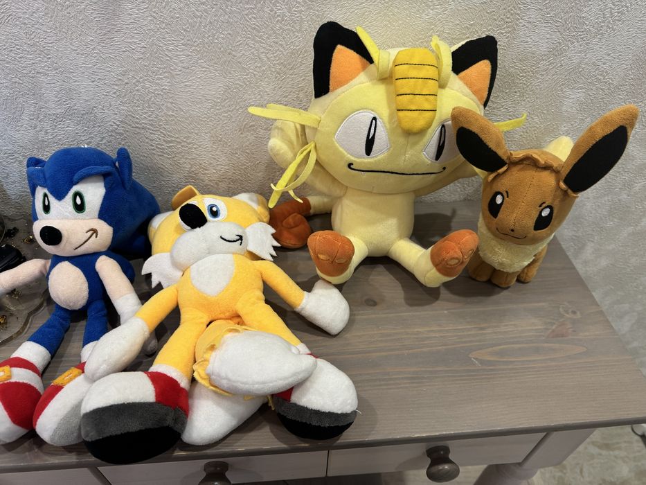 Соник, Тейлз, Мяут. Покемоны