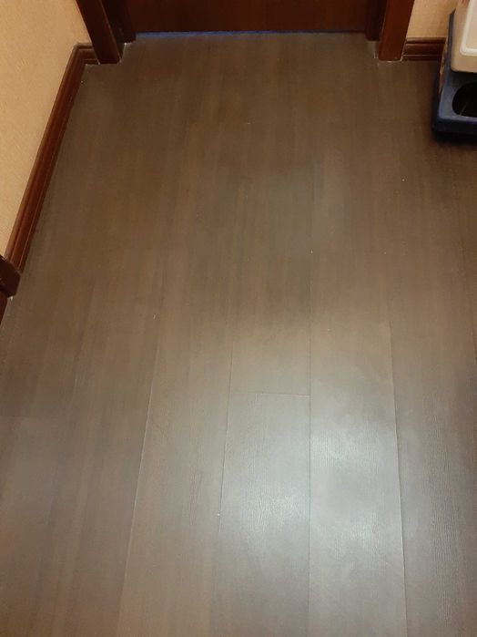 Продам  двери  и ламинат