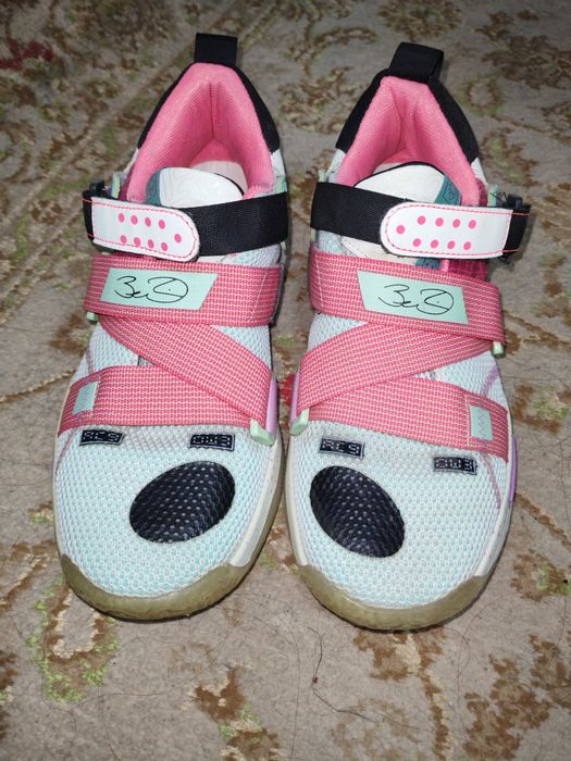 Кроссовки профессиональные