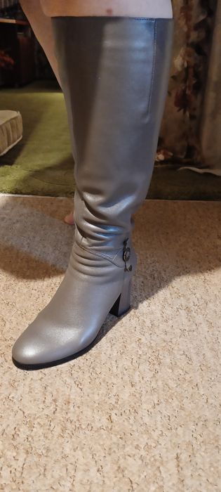 Продам женские сапоги