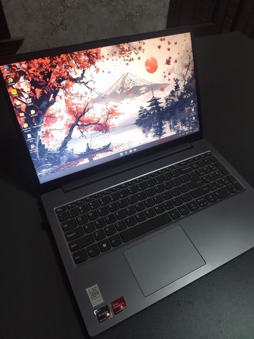 Lenovo 82 yu noutbuk sotiladi