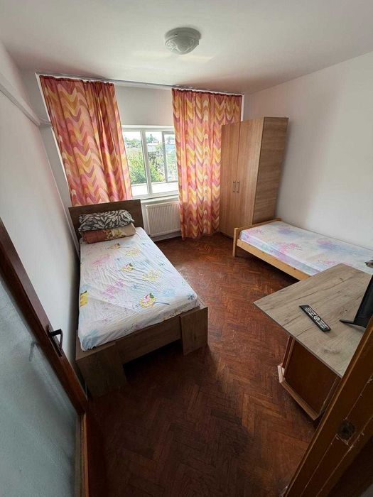apartament 3 camere de inchiriat