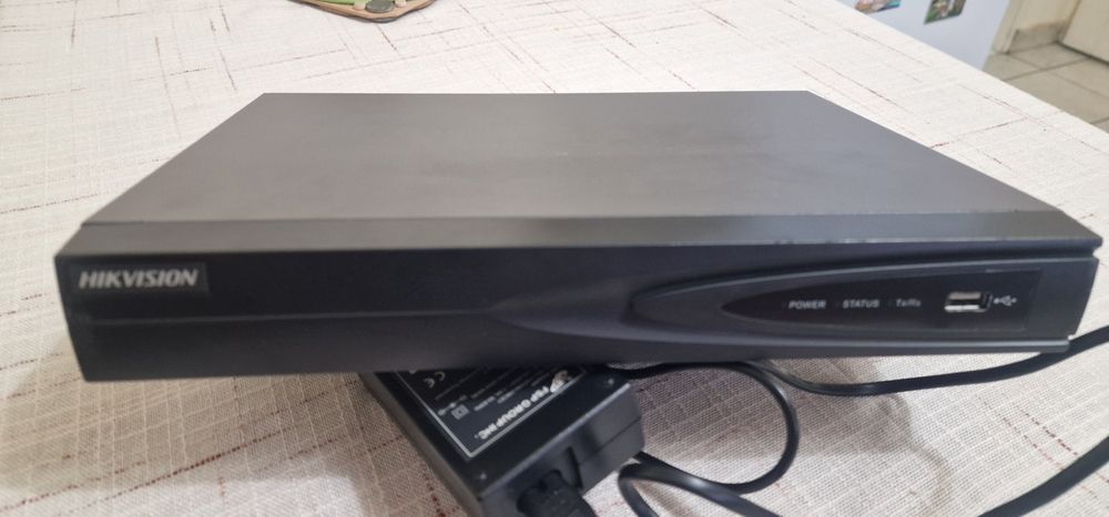 Vand nvr camere hikvision ds 7608 cu usb defect