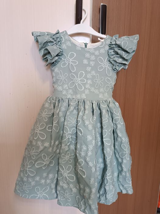 Продам платье для девочки