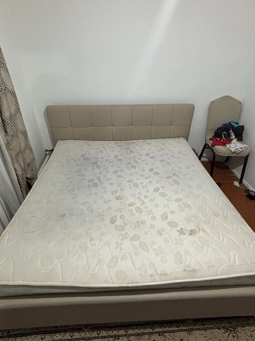 кровать с матрасом