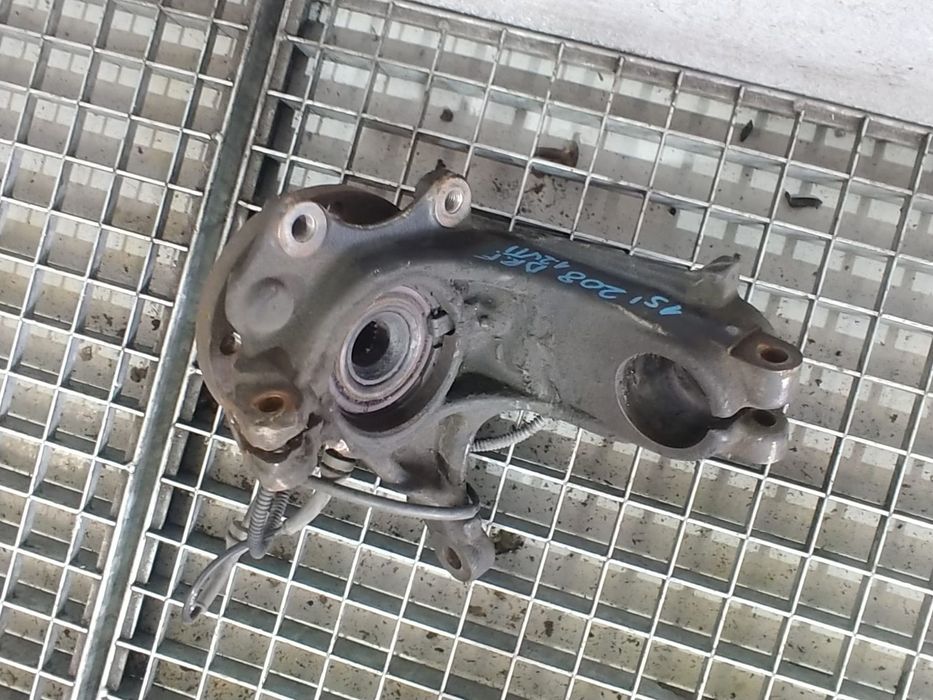 fuzeta dreapta fata 1.2 vti peugeot 208 2015