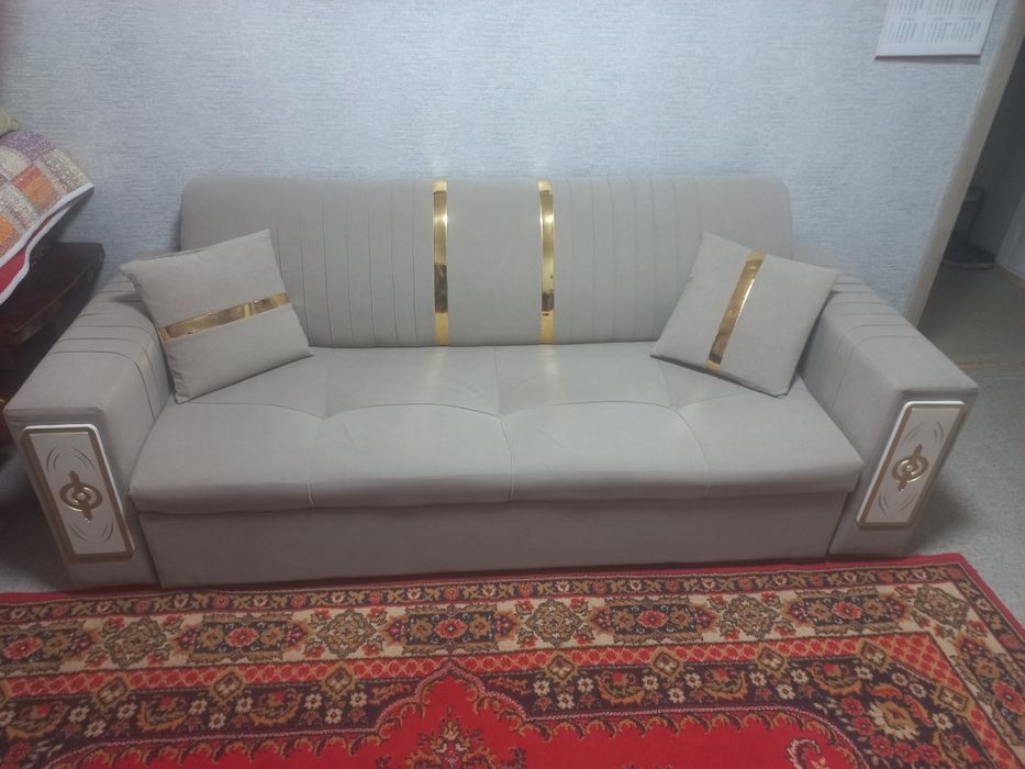 Продам диван  б/у