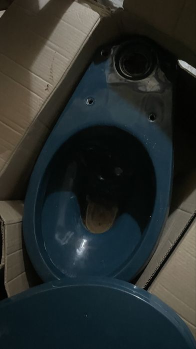 Продам унитаз с бочком