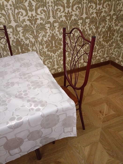Продам стол с стульями