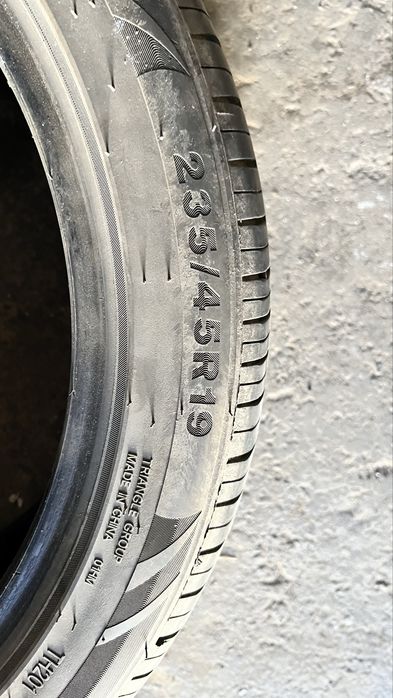 Продам резину Triangle 235/45/19