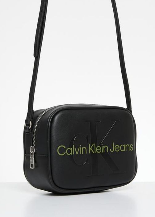 Оригинална чанта на Calvin Klein!