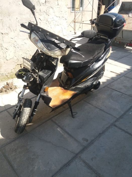 Скутер 150 кубов