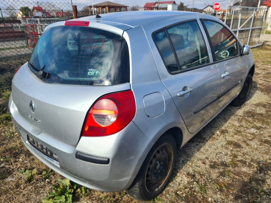 Far bara fata capota motor-Renault Megane 3 an 2012 /Clio 3 an 2008