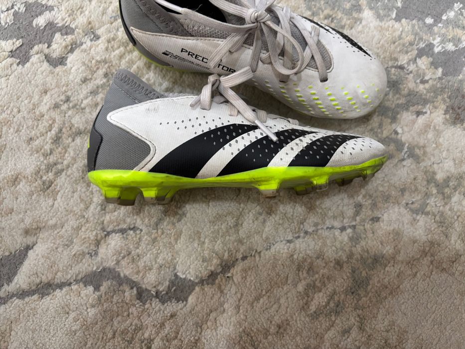 Футболни бутони Adidas
