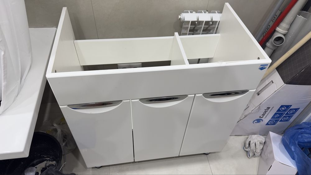 ПРОДАМ ТУМБУ в подарок ванный смеситель.