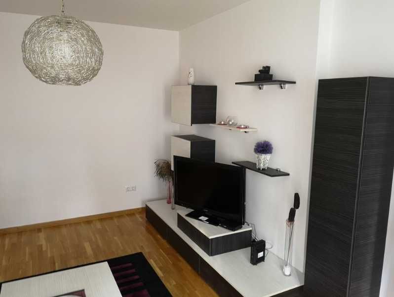 Дава се под наем Двустаен апартамент в Пловдив, Център - 60 кв.м за 255 € - Снимка #1