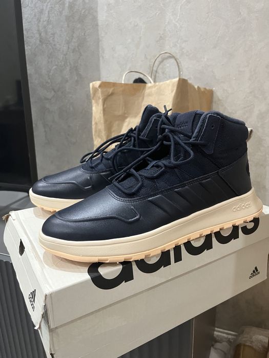 Оригинальные кроссовки Adidas