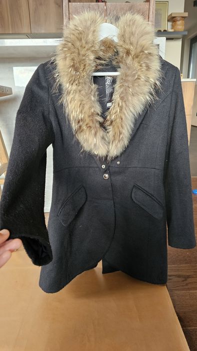 Елегантно палто с естествена кожа