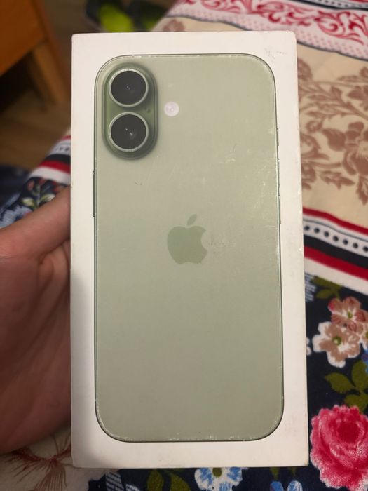 Продавам iPhone 17 256GB Зелен – Като чисто нов, 100% батерия, с кутия и гаранция
