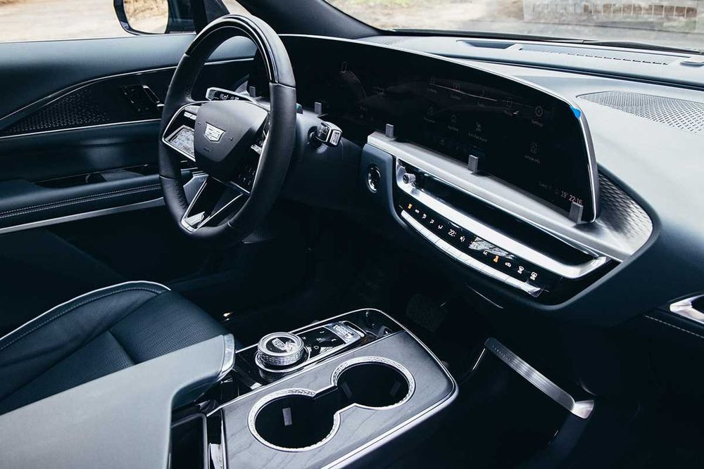 Продается автомобиль "Кадиллак".