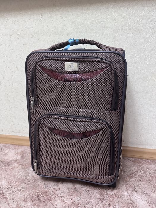 Продам 2 чемодана