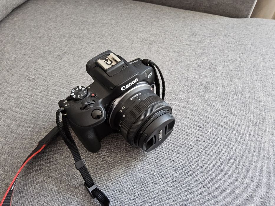 Camera foto mirrorless  Canon EOS R100