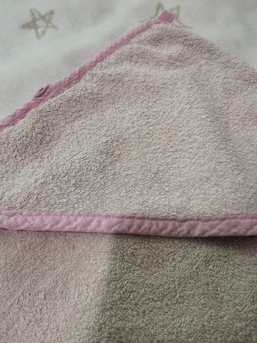 Два броя хавлийки за баня, подарък играчка