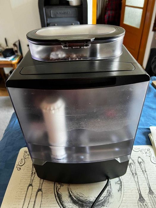 Vand expresor de cafea Krups in stae perfecta de functionare.