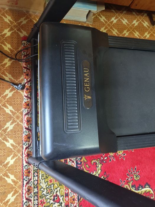 Продам беговую дорожку Genau d900s
