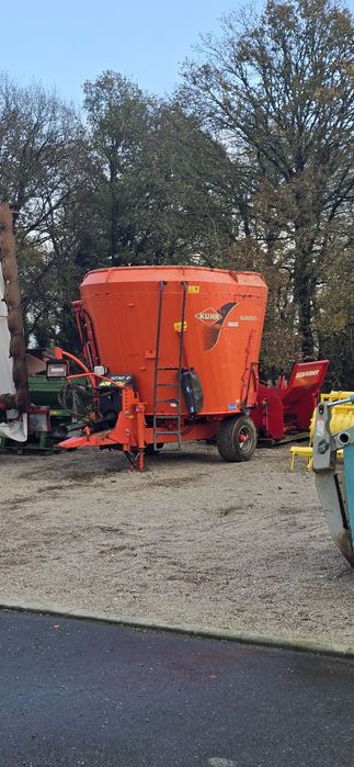 Remorca tehnologica furajare animale vaci  kuhn  RNH 12 mc