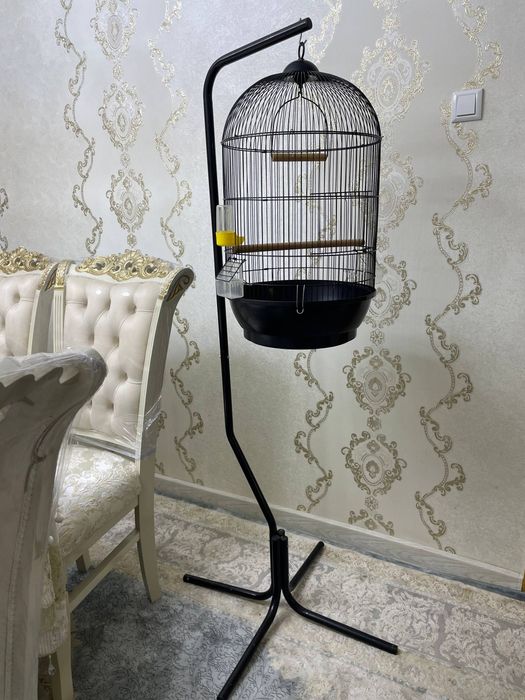 Продаётся Клетка для Попугаев.