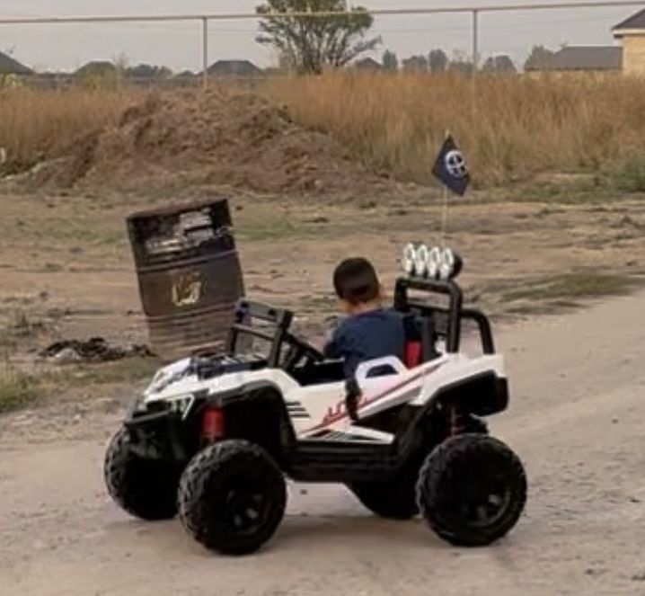 Продается электромобиль в хорошем состоянии