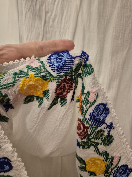 Costum popular romanesc