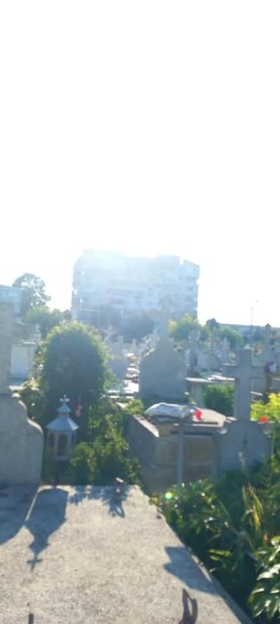 Vând loc de veci cimitirul central