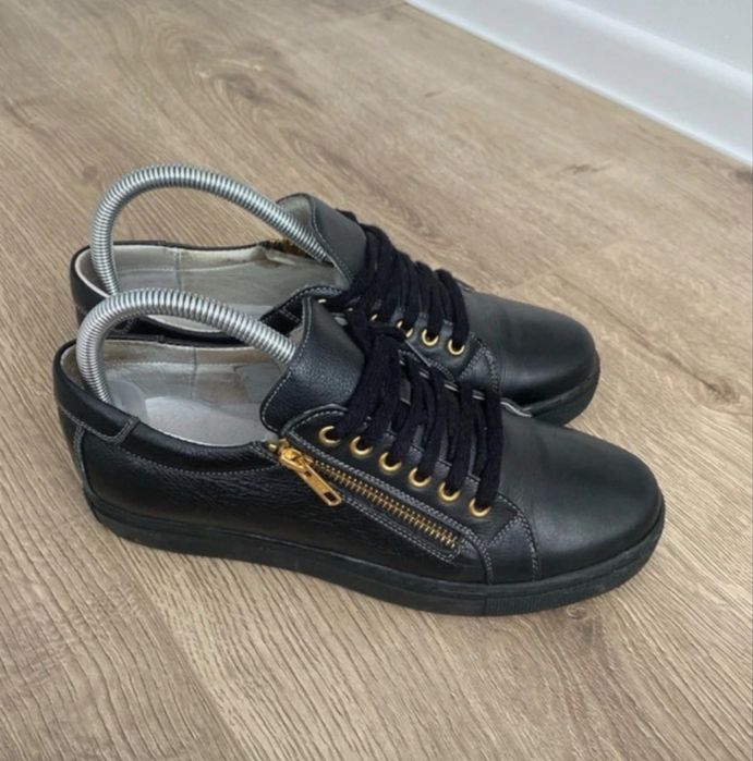 Pantofi din piele naturala marimea 38 negrii