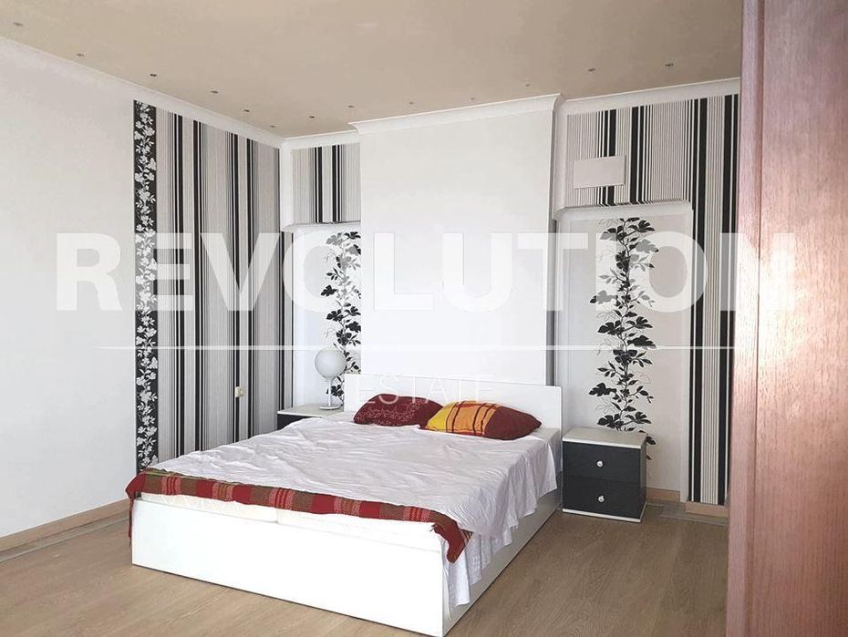 Дава се под наем Тристаен апартамент в Варна, Център - 125 кв.м за 500 € - Снимка #2